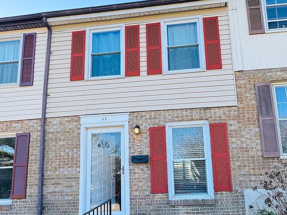 1st image of 11 Lerner Ct Unit 33I