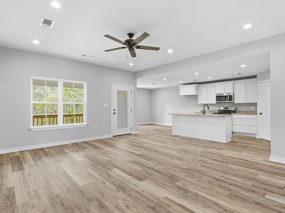 3rd image of 207 Beaver Lake Rd