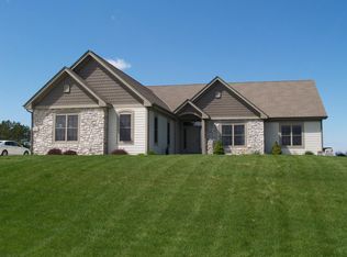 2913 Crosswind Trl, Jackson, WI 53037