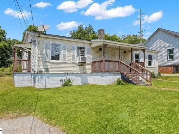 8 W 8th St, Greenville, SC 29611