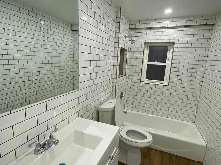 1240 Waring Ave #1 — Photo 8