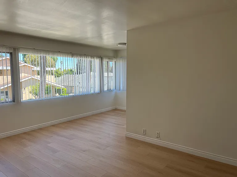 235 Grand Ave #6 — Photo 9