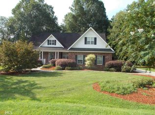 216 Golf Club Dr, Metter, GA 30439