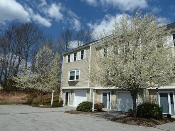 29 Whittier Meadows Dr, Amesbury, MA 01913