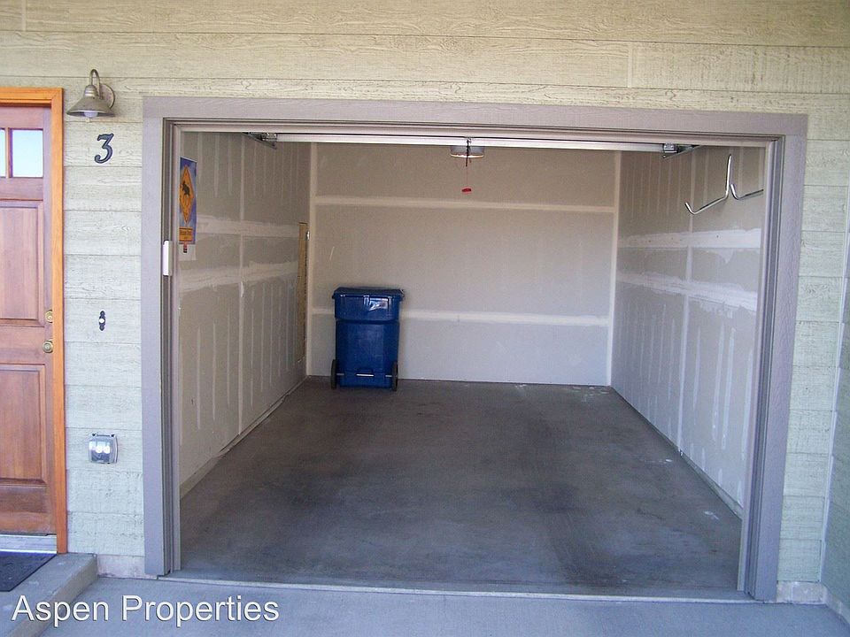 2nd image of 4825 Glenwood Dr #9