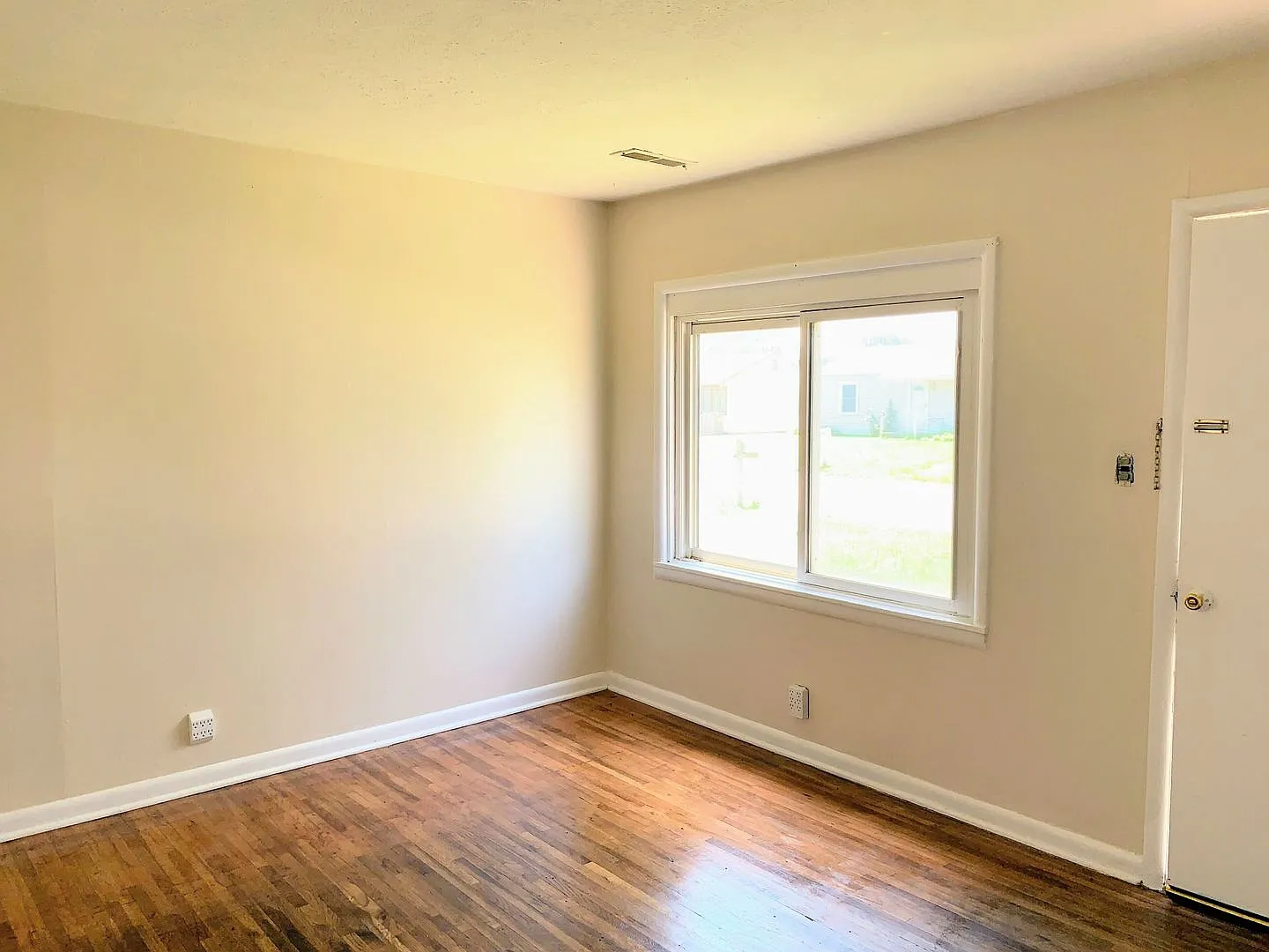 Cozy 2 bedroom home — Photo 4