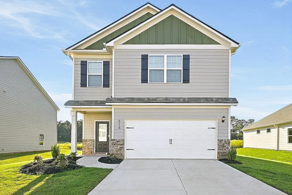 4 bed, 2.5 bath, 2384 sqft, $2,460 — Photo 1