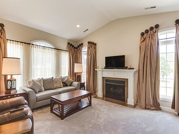 307_Renaissance_Ct_16