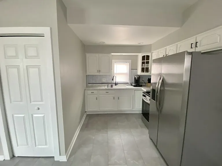 4110 Sheffield Ave — Photo 6