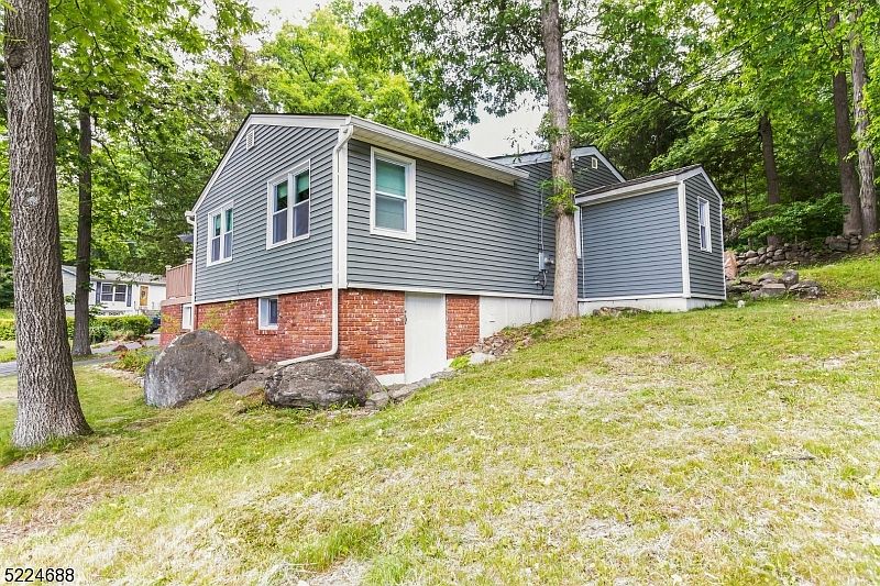 1st image of 8 Lakeview Dr S