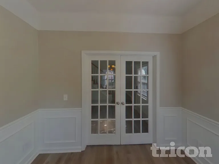 559 Heartland Ln — Photo 5