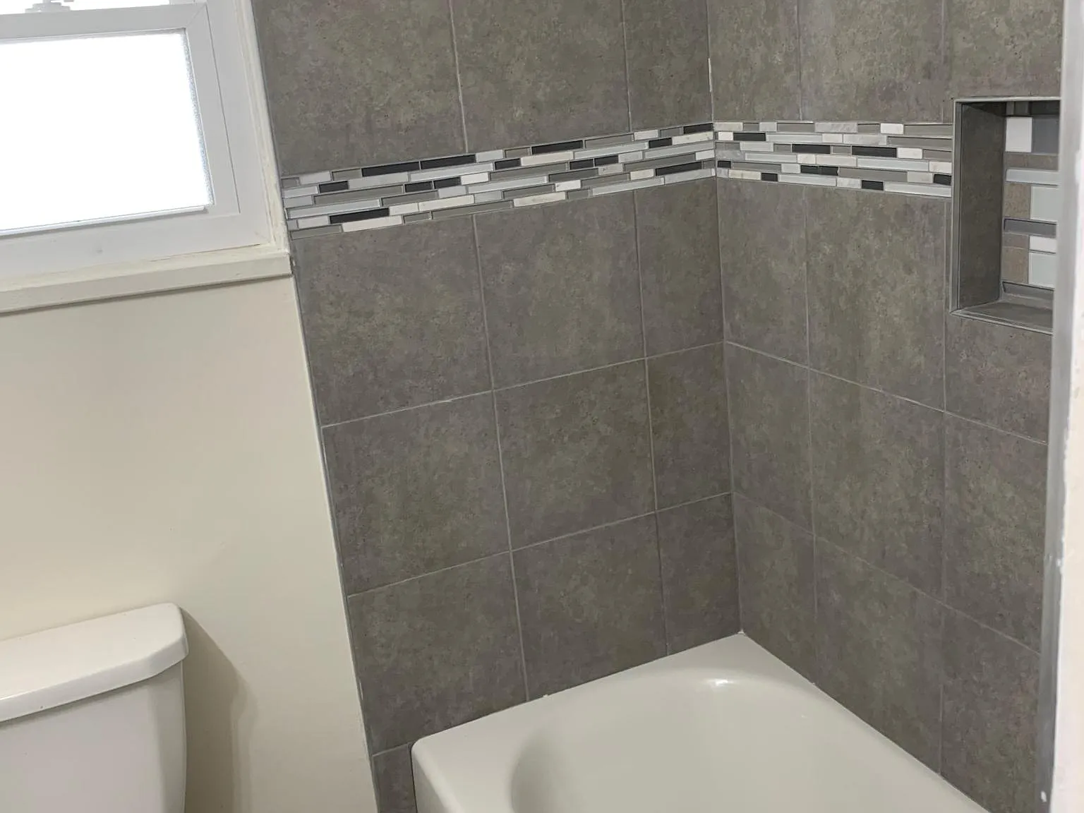 3725 Parkview Ave — Photo 2