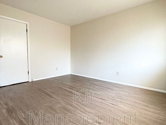 4th image of 5517 Douglas Rd #0