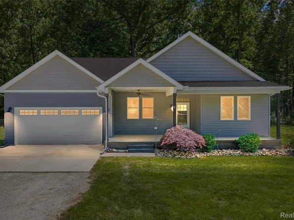 3099 Fruit St, Clay, MI 48001