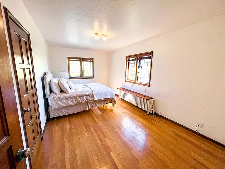 Ten-O-Five Anhalt Apartments — Photo 24