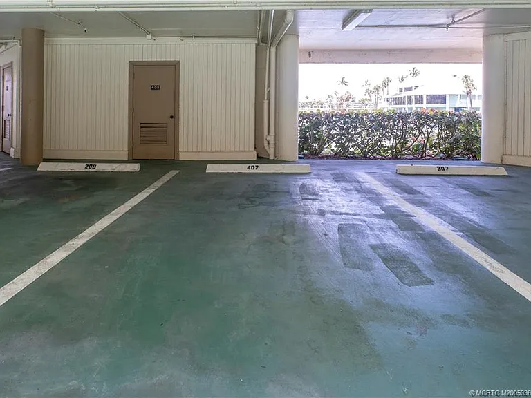221 NE Plantation Rd #407 — Photo 15