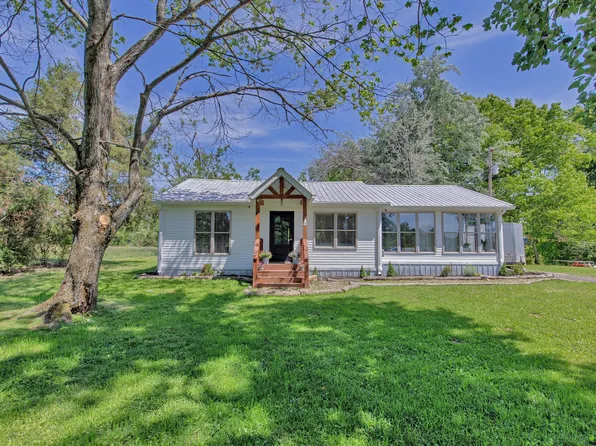 2976 Shrum Cemetery Rd, Westmoreland, TN 37186