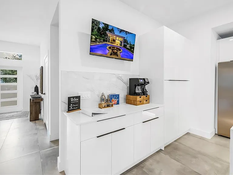 2065 Goldenrod St — Photo 12