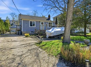 46 Beach Rd, Laurel, NY 11948