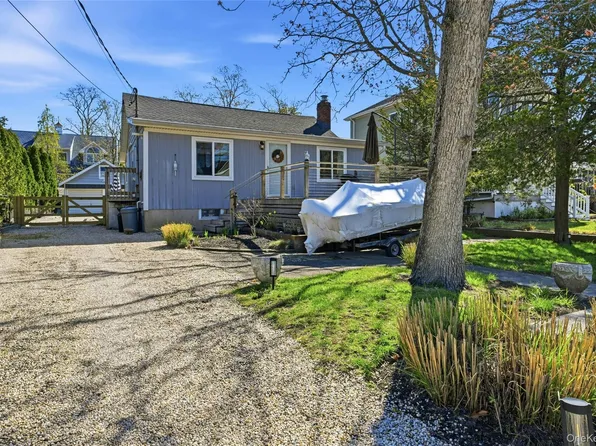 46 Beach Road, Laurel, NY 11948