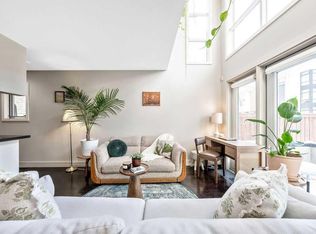 52 W 6th St NE #2, Calgary, AB T2E 3X9