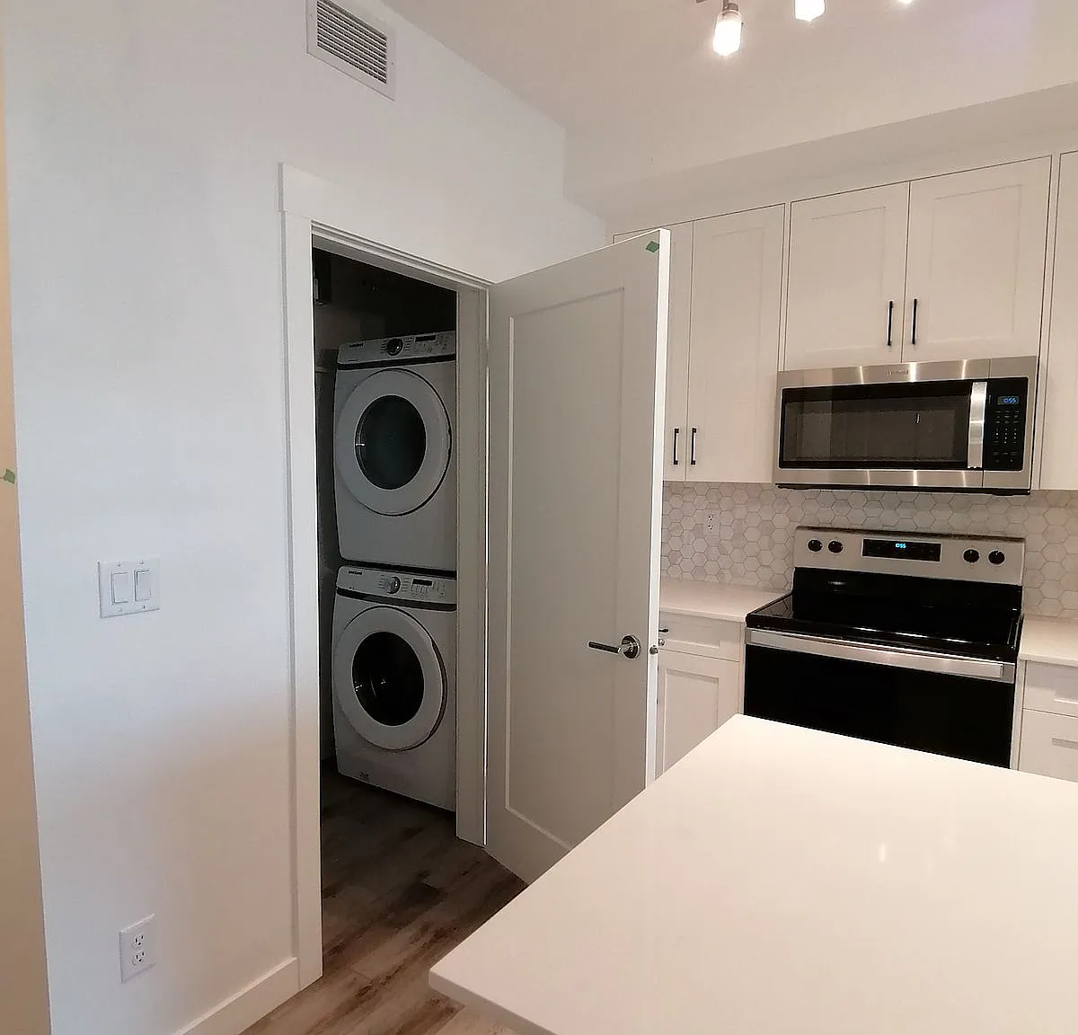 2 bed, 627 sqft, $1,800 — Photo 3