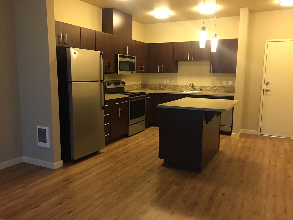 1st image of 975 NE Discovery Dr Unit 208