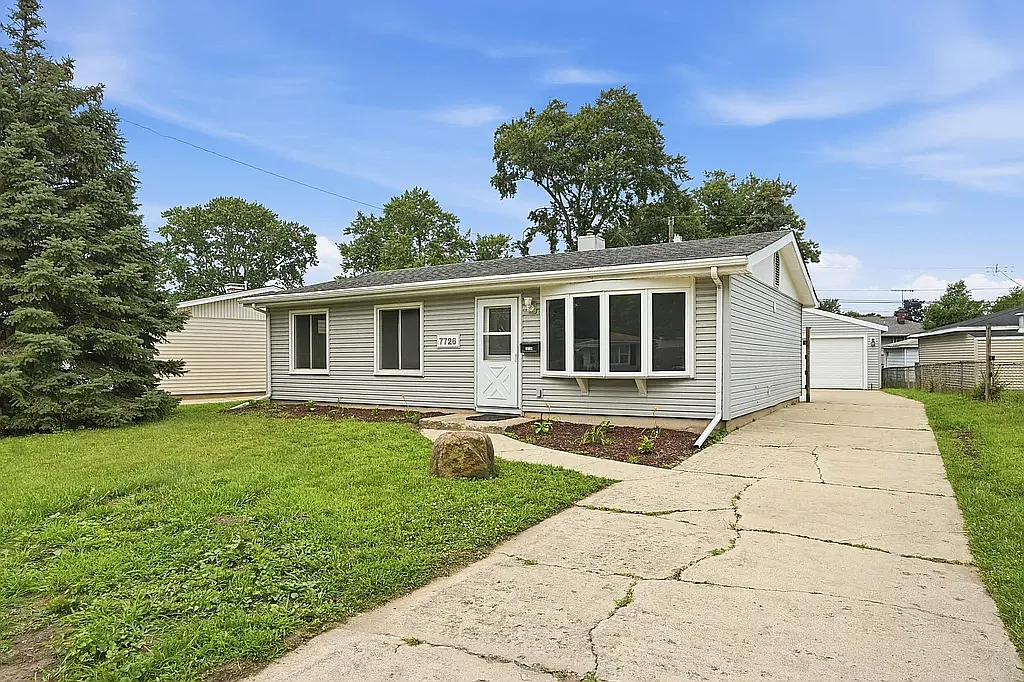 3 bed, 962 sqft, $2,280 — Photo 1