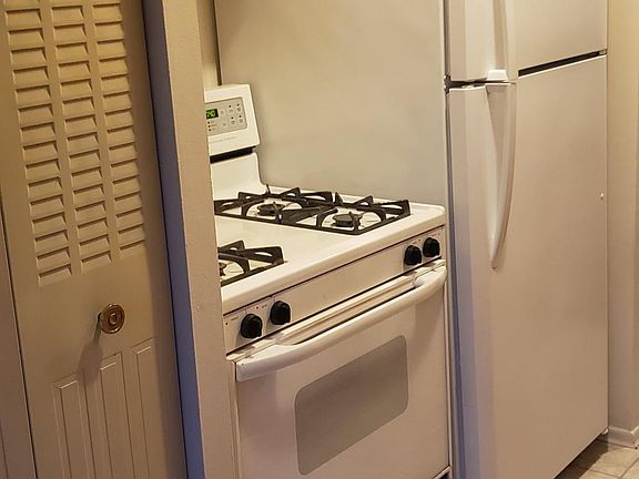 5th image of 722 W Diversey Pkwy APT 204