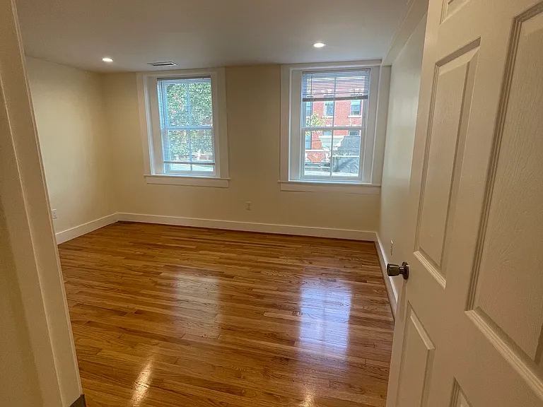 526 Chapel St #B — Photo 6