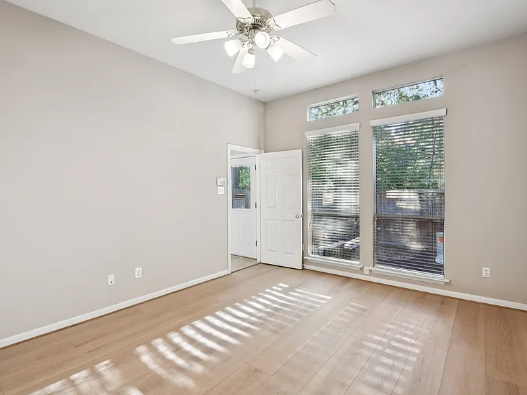 27 Endor Forest Pl — Photo 11