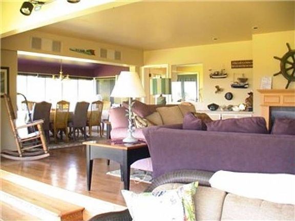 3rd image of 37 Camas Ln