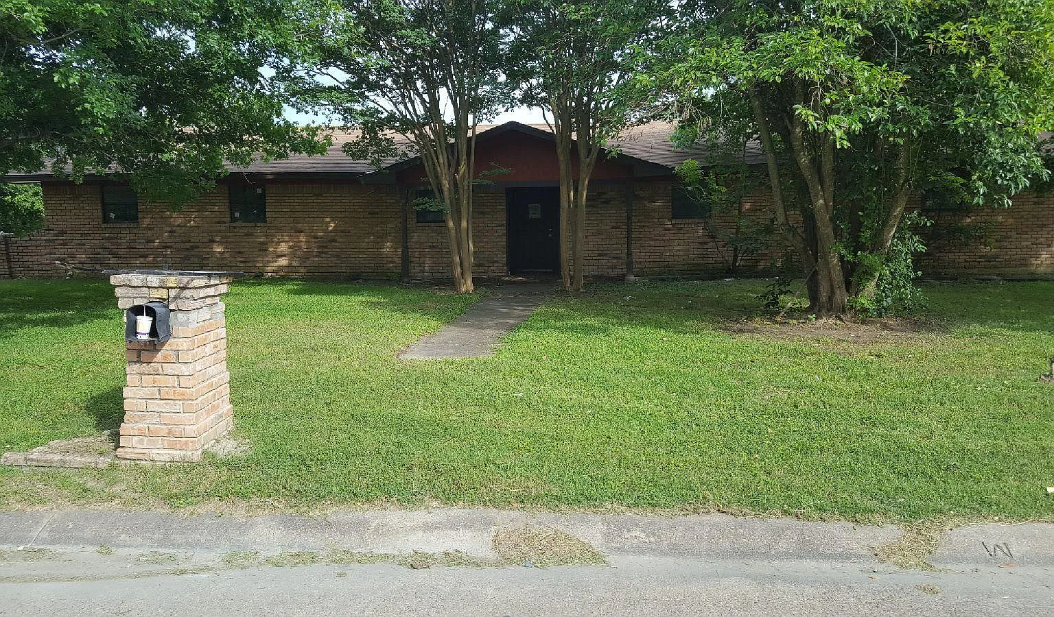 6 bed, 2556 sqft, $2,995 — Photo 1