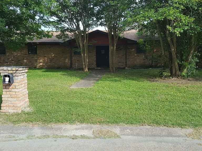 102 Chappell St — Photo 1