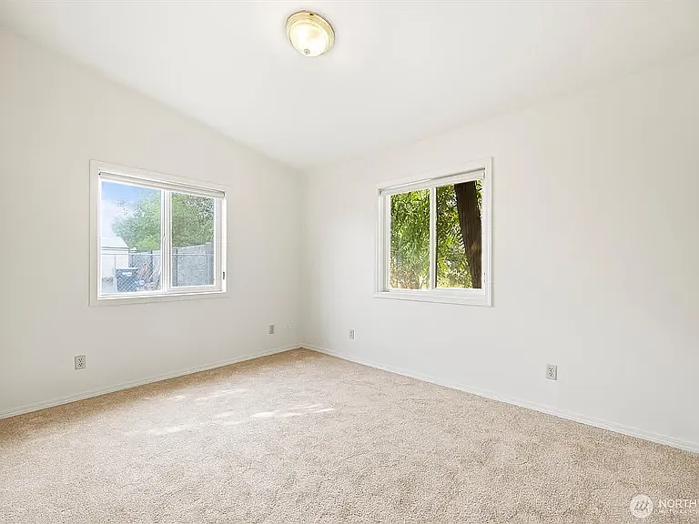 1695 Ruth St — Photo 14