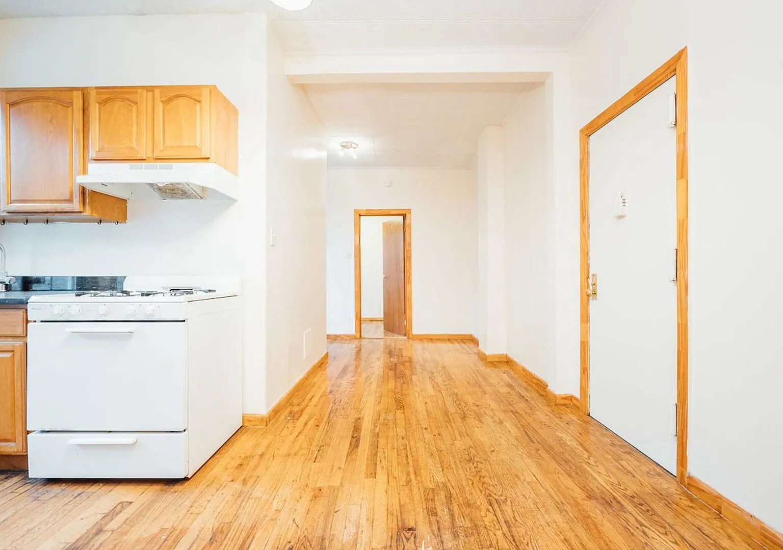 206 Scholes Street — Photo 2