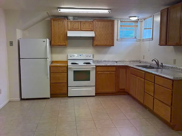 123 Livingston Ave — Photo 3