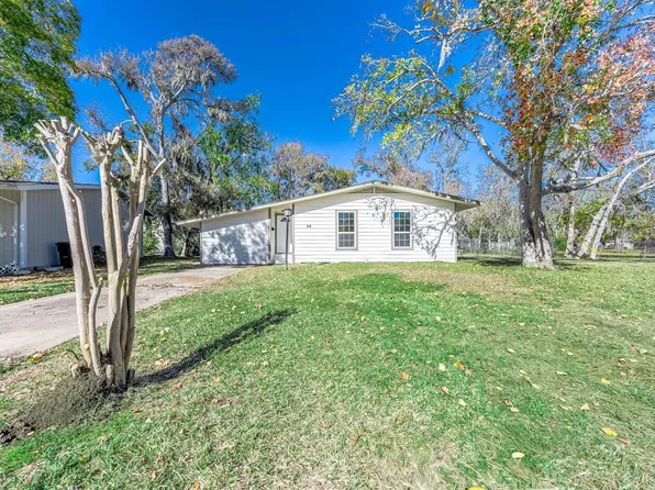 54 Lupine Ct, Lake Jackson, TX 77566