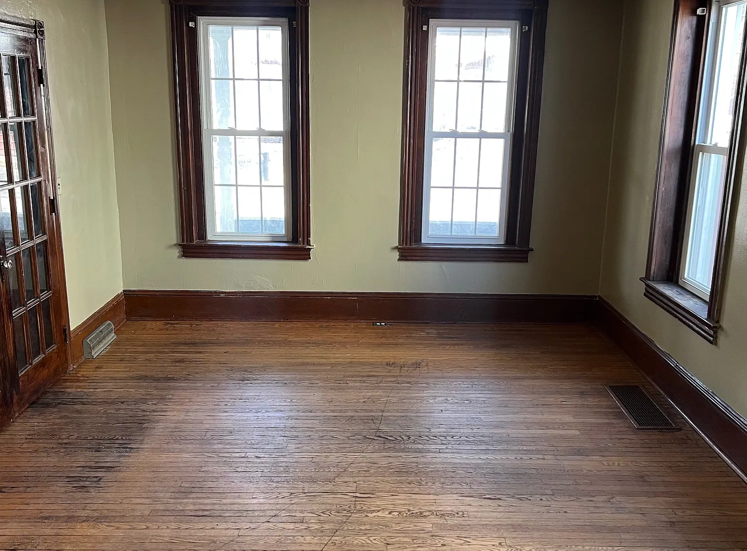 352 E 3rd Street — Photo 2