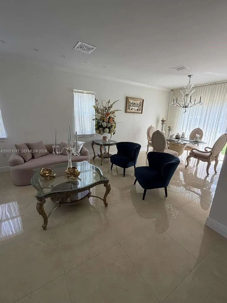 3 bed, 1774 sqft, $4,800 — Photo 3