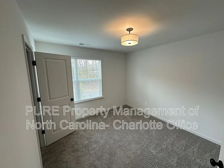 2649 Hemphill St — Photo 31