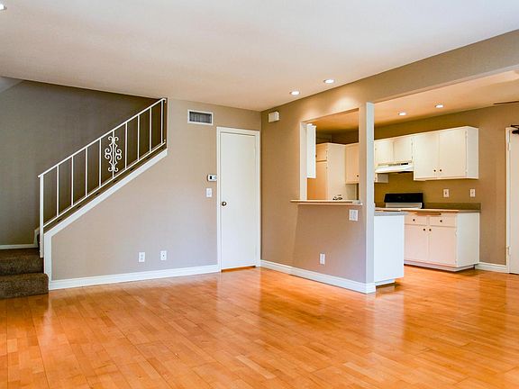 3rd image of 2843 Instone Ct