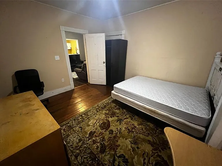 1059 Hampton St NW — Photo 11