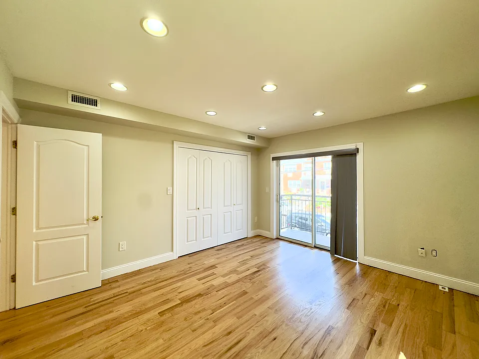 213th St