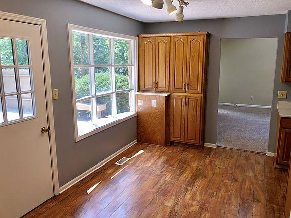 3rd image of 203 Westminster Dr