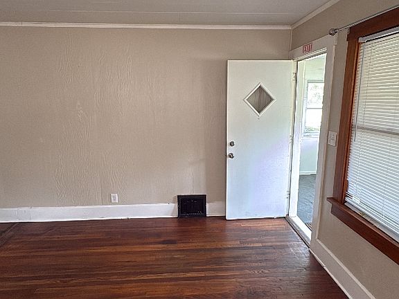 4th image of 2412 45th St