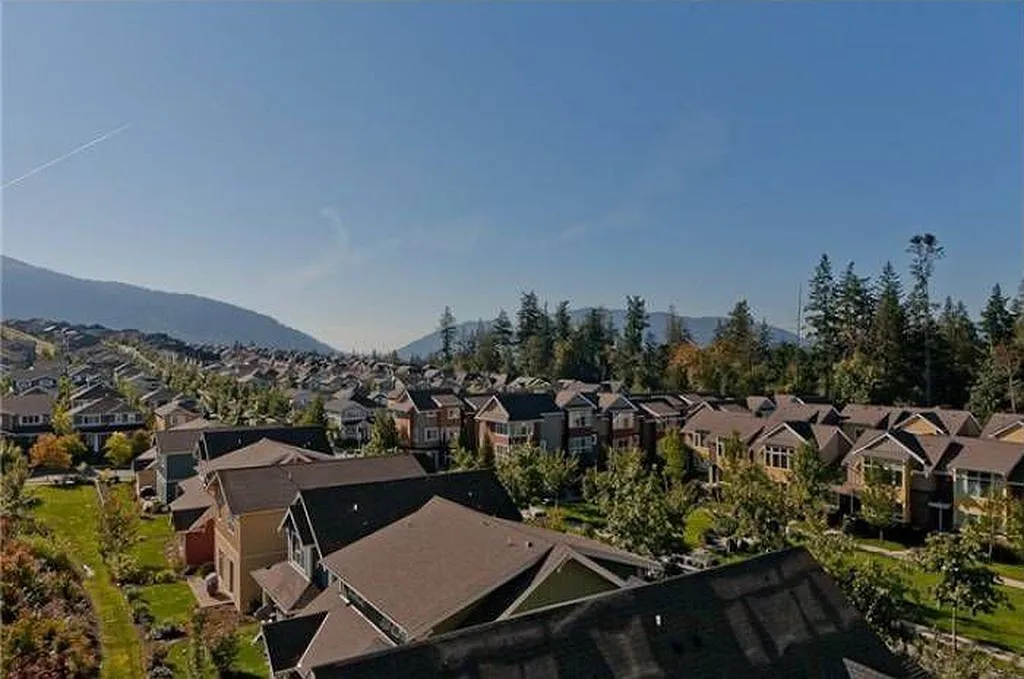 Welcome home to Starpointe at Issaquah Highlands — Photo 1
