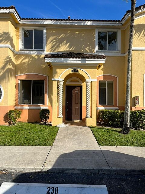 1st image of 1519 SE 24th Ct