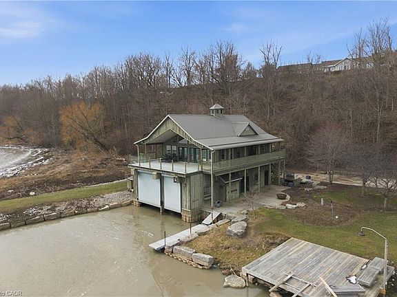 4th image of 648 Front Rd