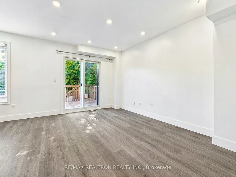 409 Cobblehill Dr — Photo 5